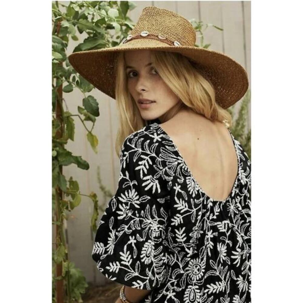 Anthropologie black & white embroidered‎ blouse